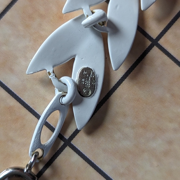 3 for $30 - 80s era vintage white link necklace - Picture 5 of 8